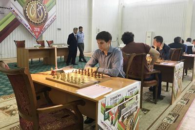 Дмитрий Андрейкин на карповском турнире в Ханты-Мансийском автономной округе стартовал с ничьей